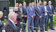 OPOZICIJA U AGONIJI Da li Amerika otopljava svoj odnos prema direktoru BIA? VULIN I HIL ZAJEDNO U PRANJANIMA!