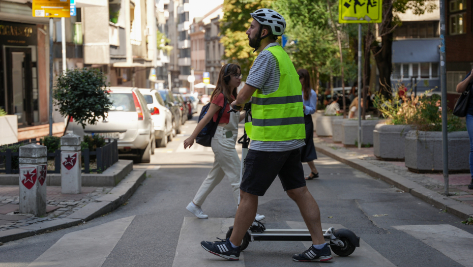 PLJUŠTE KAZNE ZA VOŽNJU TROTINETOM: MUP za četiri dana otkrio 87 prekršaja