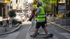 PAŽNJA ZA TROTINETISTE I BICIKLISTE Evo šta zakon pripisuje ukoliko dođe do sudara sa pešacima