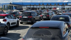 KOLONA NA GRANICI, VOZILA ČEKAJU PO 25 SATI Kolaps na graničnom prelazu Batrovci