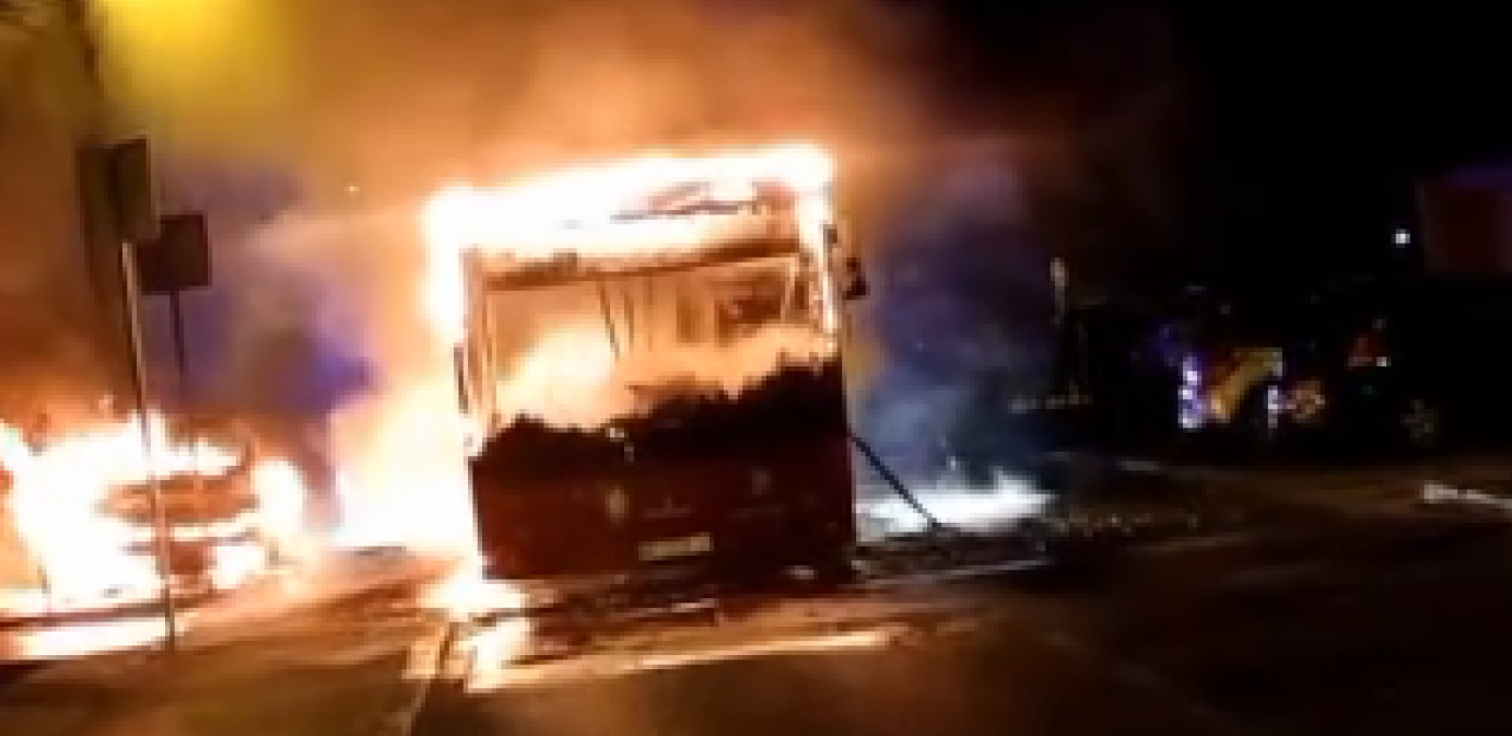 AUTOBUS NA LINIJI 511 U PLAMENU Vozač munjevito reagovao (FOTO)