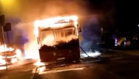 AUTOBUS NA LINIJI 511 U PLAMENU Vozač munjevito reagovao (FOTO)