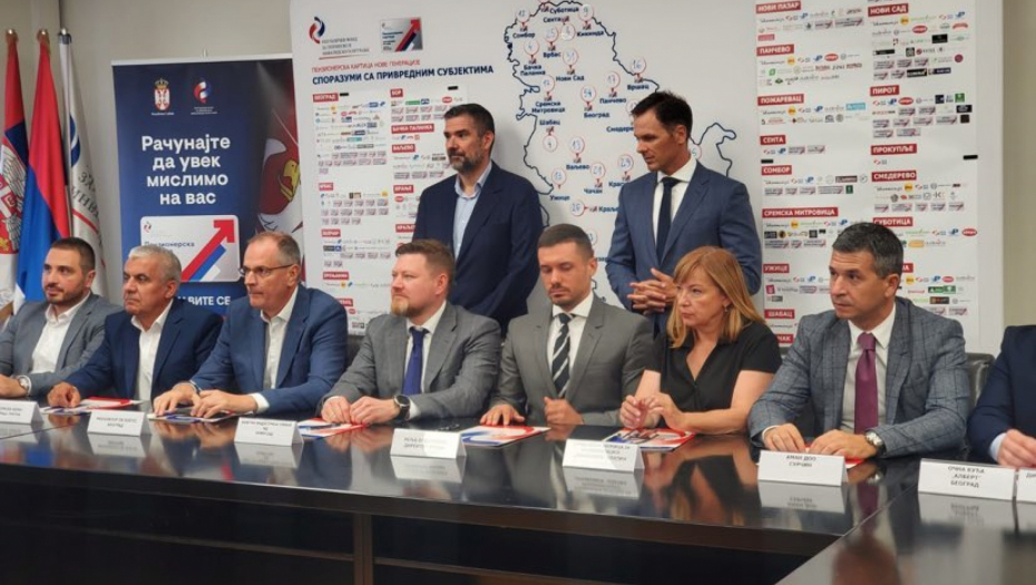 PENZIONERSKE KARTICE NOVE GENERACIJE Potpisani ugovori između 16 preduzeća i PIO fonda, prisustvovao ministar Mali