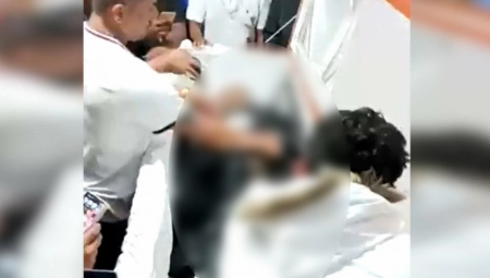 JEZIV SNIMAK SA SAHRANE KRIMINALCA Saradnici otvorili grob i napunili ga oružjem (VIDEO)