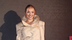 DŽEHVU KOŠARKAŠ IZNENADIO SA DRUGOG KRAJA SVETA Pevačica se pohvalila poklonom koji je dobila od dečka