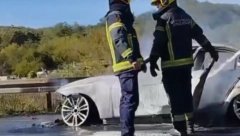 AUTOMOBIL POTPUNO IZGOREO Sablasna scena kod Bubanj potoka (VIDEO)