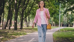 SMIRUJE TELO I MOZAK Ova vrsta šetnje je najbolja za one koji ne mogu da se odvoje od telefona, uverite se i sami