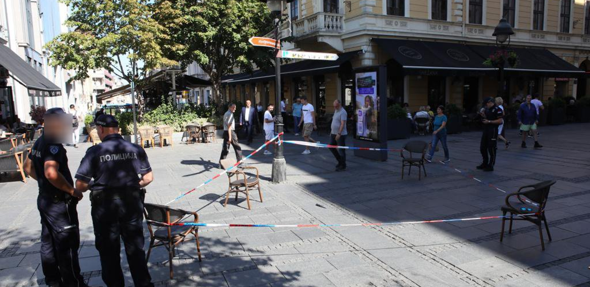 PRVI SNIMCI UBADANJA U KNEZ MIHAILOVOJ Jeziva scena ispred picerije, nož je odbačen na ulici (FOTO/VIDEO)
