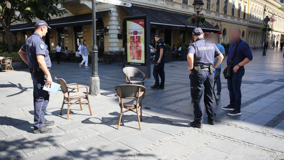 ZGRABIO NOŽ I URLAO "SVE ĆU DA VAS POBIJEM" NASRED KNEZ MIHAILOVE Stravičan napad u centru Beograda, ubo radnika picerije