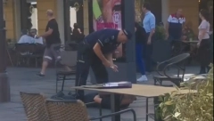 "SVE ĆU DA VAS POBIJEM!" Očevidac izneo jezive detalje drame u centru Beograda, pomahnitali muškarac ranio čoveka u piceriji