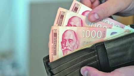 PRAVO VREME ZA 10.000 DINARA Država nastavlja da brine o svojim građanima i uz dodatne načine da se bori protiv inflacije