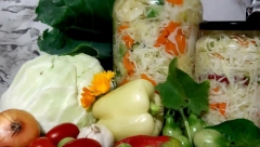 NEMA BOLJEG RECEPTA ZA ŠARENU SALATU Puna je vitamina, a može se jesti celu zimu