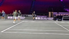JOŠ NIJE KRAJ Federer se vratio na teren (VIDEO)