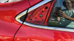 VAŽAN APEL ZA SRBE U GRČKOJ Ženi su vratili ukradeni automobil, a ono što je policija uradila je ostavilo bez teksta (FOTO)