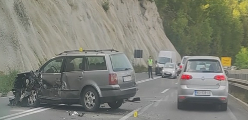 DELOVI AUTOMOBILA SVUDA PO PUTU Jeziv sudar kod Užica, staklo na sve strane