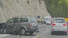 DELOVI AUTOMOBILA SVUDA PO PUTU Jeziv sudar kod Užica, staklo na sve strane