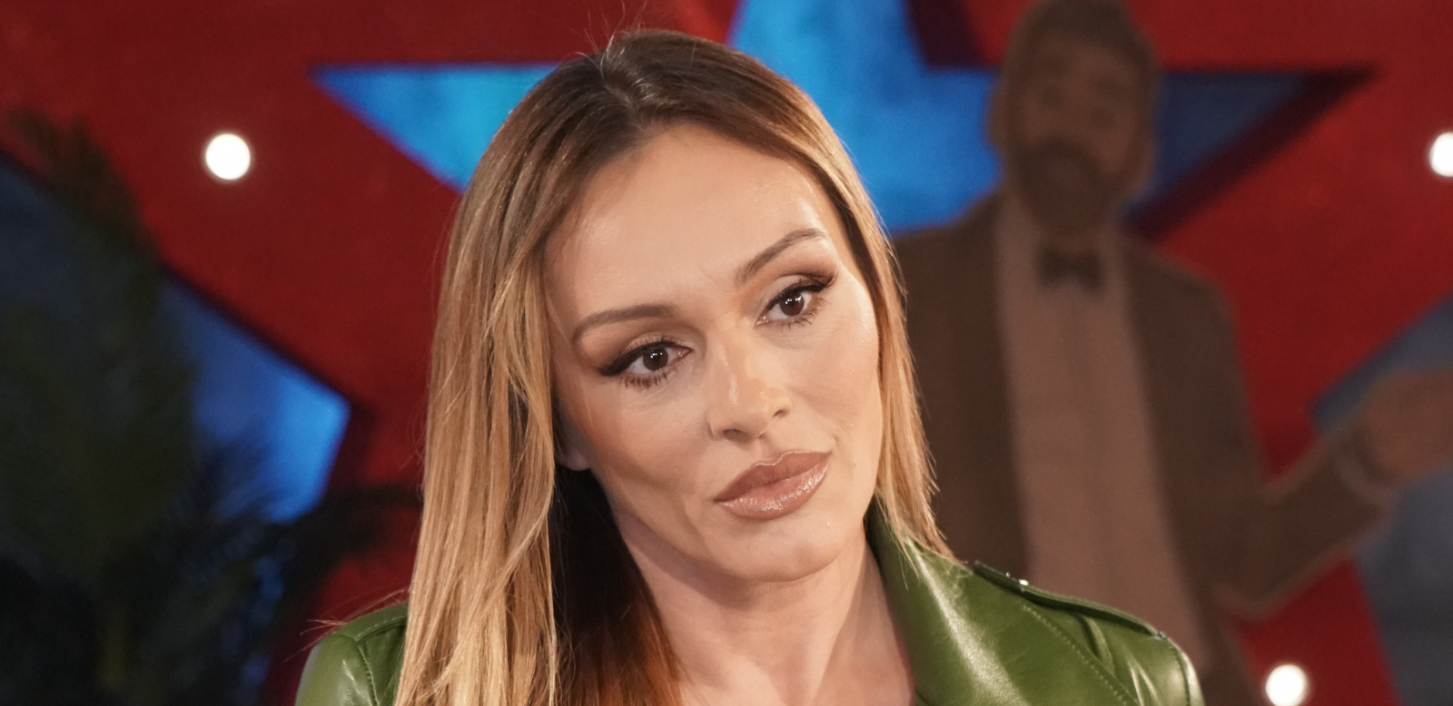 ANABELA POKAZALA BUJNE GRUDI! Nikad vrelije izdanje Lunine majke, utegla se u usku haljinu