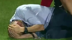 NEPRIJATNA SCENA Kontroverzni trener se oduvek stideo srpskog porekla, menjao prezime, a sada je pogođen u glavu (VIDEO)