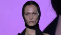 IZAZVALA JE PRAVU POMETNJU NA NEDELJI MODE Svi se pitaju da li je ovo Bela Hadid, mnogi uvereni da je to zaista ona