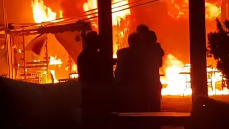 "NE IZLAZITE, STANJE JE OZBILJNO" Veliki požar u osječkoj fabrici, policija izdala upozorenje građanima