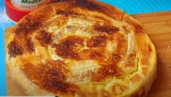 VRHUNSKI DORUČAK ZA CELU PORODICI Brza, rastresita pita sa sirom i grizom, spremna za pola sata