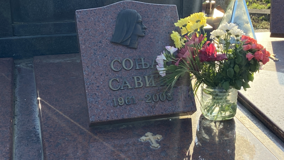 ALO! POSETIO GROB LEGENDARNE GLUMICE Na današnji dan umrla je Sonja Savić, njenu kuću obilaze komšije, kolege je zaboravile FOTO/VIDEO