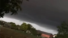 STIGLO NEVREME U SRBIJU - APOKALIPTIČNI PRIZORI IZ VRBASA! Grad tuče u ovim krajevima (FOTO/VIDEO)