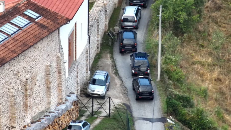 KURTIJEV HAOS NA KiM Povukla se naoružana lica, konačno je mirno, čeka se obraćanje predsednika