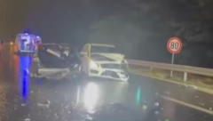 LANČANI SUDAR KOD BUBANJ POTOKA Policija je na licu mesta, delovi smrskanih kola su po putu!