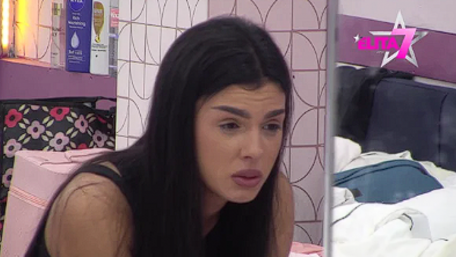 ANITA MUVALA POZNATOG PEVAČA! Celo leto se čula sa njim, a imala je i tajnu intervenciju u bolnici