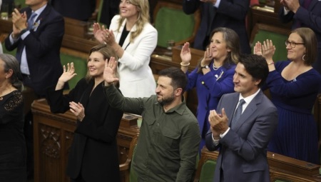 BURA OKO SKANDALA GODINE SE NE STIŠAVA Kanadske vlasti "kopaju po arhivama" posle bruke sa nacistom u parlamentu