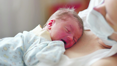 TRI BEBE SU SE GUŠILE ZBOG ISTE GREŠKE RODITELJA Ovo je jedini pravilan način da uspavate dete posle hranjenja, otkrivaju lekari!