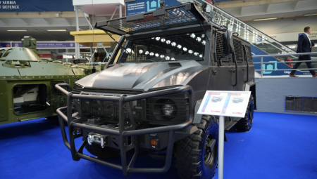 SRBIJA JE DOBILA NOVO MOĆNO TERENSKO VOZILO Policijski službenici će u njemu biti zaštićeni i od kamenica