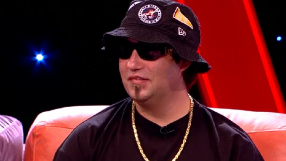 REPER ODREŠIO KESU! Rasta na egzotično putovanje poveo i devojku, a evo ko im još pravi društvo