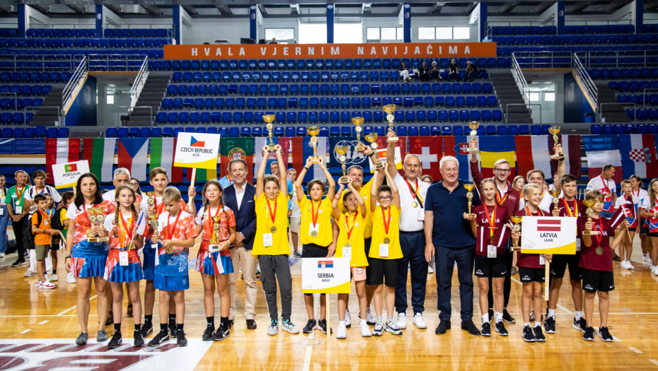 Fantastičan uspeh naših osnovaca:  AMSS reprezentacija prva u Evropi u poznavanju saobraćajnih propisa!