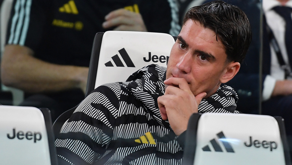 "DUŠAN VLAHOVIĆ MI JE PISAO" Poznata pevačica otkrila detalje afere sa fudbalerom