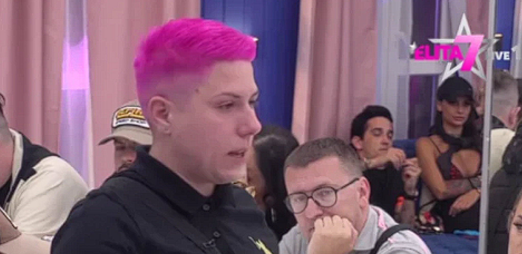 SPAVA SA GAZDAMA SPLAVOVA! Matora iznela strašne optužbe o poznatoj pevačici, skandal neviđenih razmera