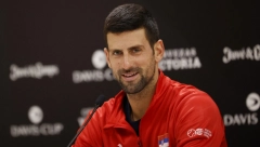 NOVAK ĐOKOVIĆ UHVAĆEN U DRUŠTVU POZNATE GLUMICE Holivudska diva očarano gleda tenisera, a on ne skida osmeh sa lica