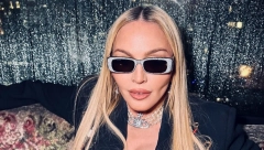 U CRNOM OD GLAVE DO PETE Madonin sin se pojavio na Nedelji mode u Parizu, brkovi u prvom planu