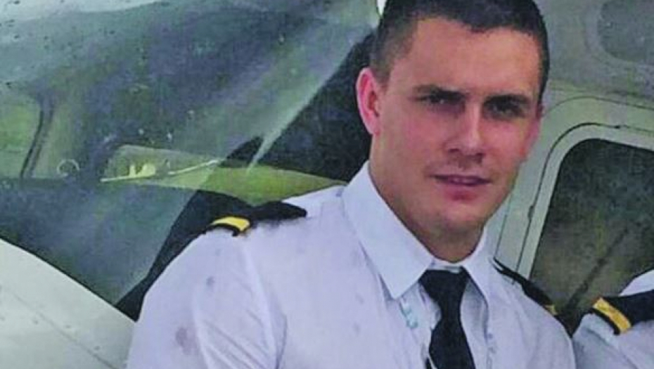 BRAT UBIJENOG PILOTA "PAO" ZBOG IZNUDE Trebalo je danas da svedoči, ali su mu stavili lisice na ruke