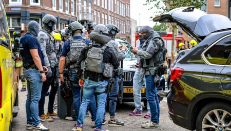 UŽAS U ROTERDAMU! Sa dva noža napadao prolaznike i vikao "Alahu Akbar", ima mrtvih!