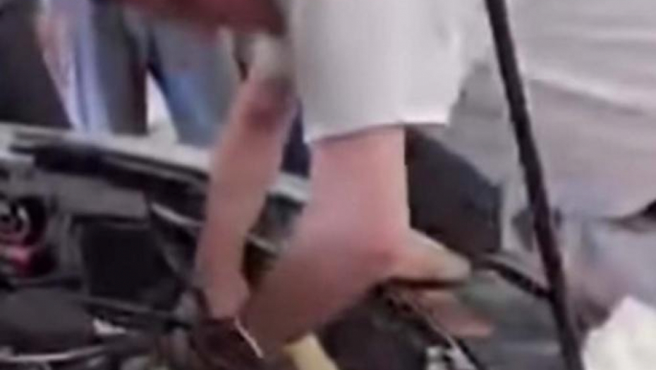 PODIGLI HAUBU I PRETRNULI OD STRAHA "Dotakao sam tu stvar i ona se pomerila" (VIDEO)