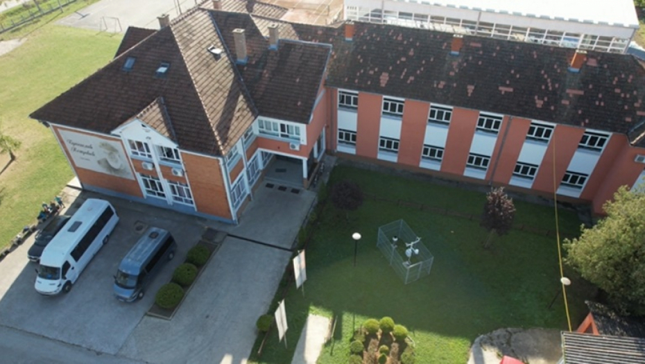 NIKO SE NIJE BUNIO Ovo je jedina seoska škola u Srbiji koja je zabranila korišćenje telefona tokom nastave