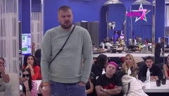 NOVI SKANDAL U ELITI Učesnica na stubu srama nakon što je Janjuš pred svima otkrio da mu je dodirivala polni organ!