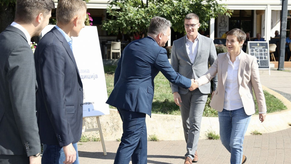 KARAVAN POSETILA ANA BRNABIĆ Digitalna ekspedicija u Obrenovcu (FOTO)