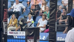 TU JE DA BODRI SVOG DRAGOG Đoković ima posebnu podršku tokom meča u Beogradu (FOTO)