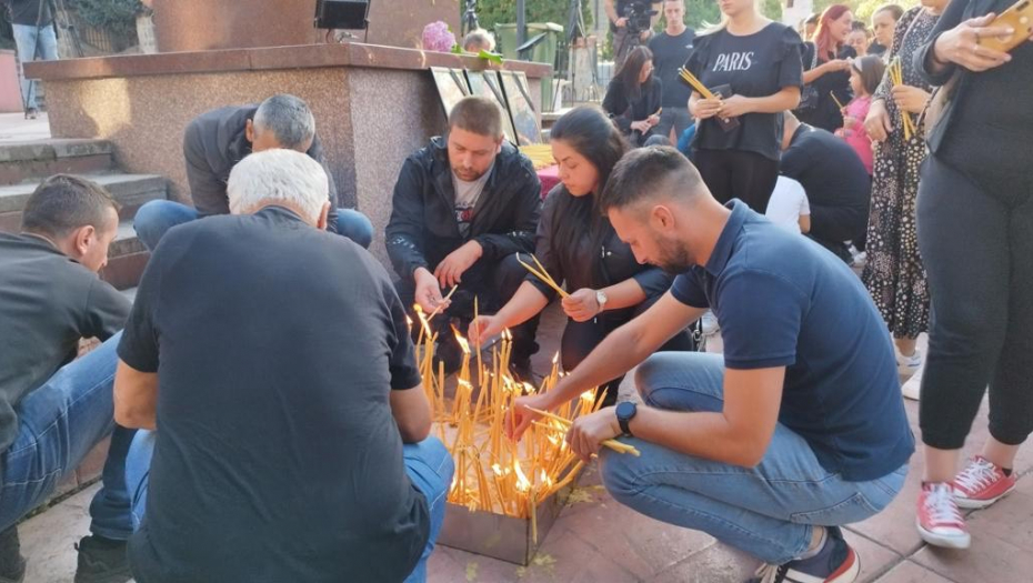 DANAS SAHRANA UBIJENIH SRBA U BANJSKOJ Više stotina građana oprostilo se od Stefana u Zvečanu