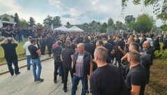 SRBIJA SE U SUZAMA OPROSTILA OD SVOJIH OBILIĆA! Sahranjeni Bojan Mijailović, Igor Milenković i Stefan Nedeljković, koji su ubijeni u Banjskoj