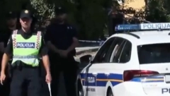 HAOS NA BENZINSKOJ PUMPI! Muškarac pokušao da je zapali: Jednog muškarca udario, drugog UGRIZAO!