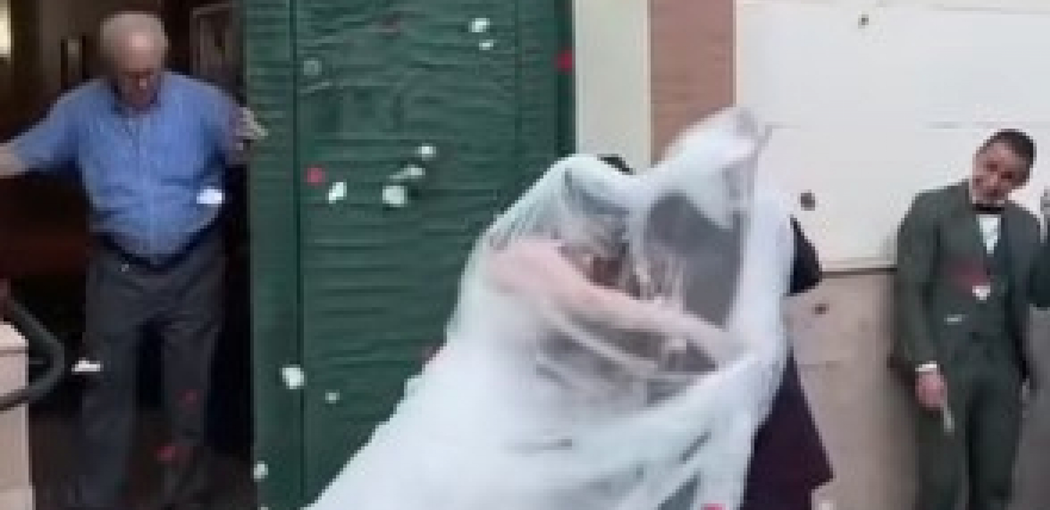 KAD POPU ISTEKNE RADNO VREME Snimak venčanja postao hit na mrežama, plakaćete od smeha